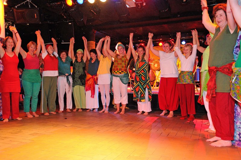 Tanzgruppe von Petra Siekermann beim Werkstattfest