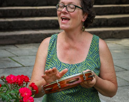 Gabi Stimme und Percussion