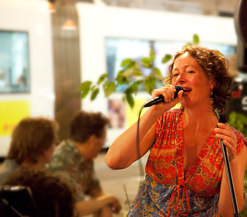 Gabi Hartung mit der Band Vila Carioca