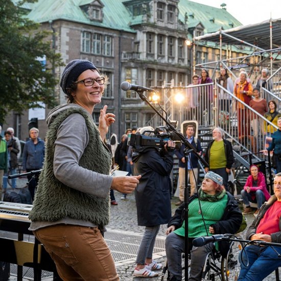 Gabi beim Open Space Bremen Mitsingevent 2021